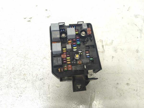 BOITE A FUSIBLE OPEL - Vue 1